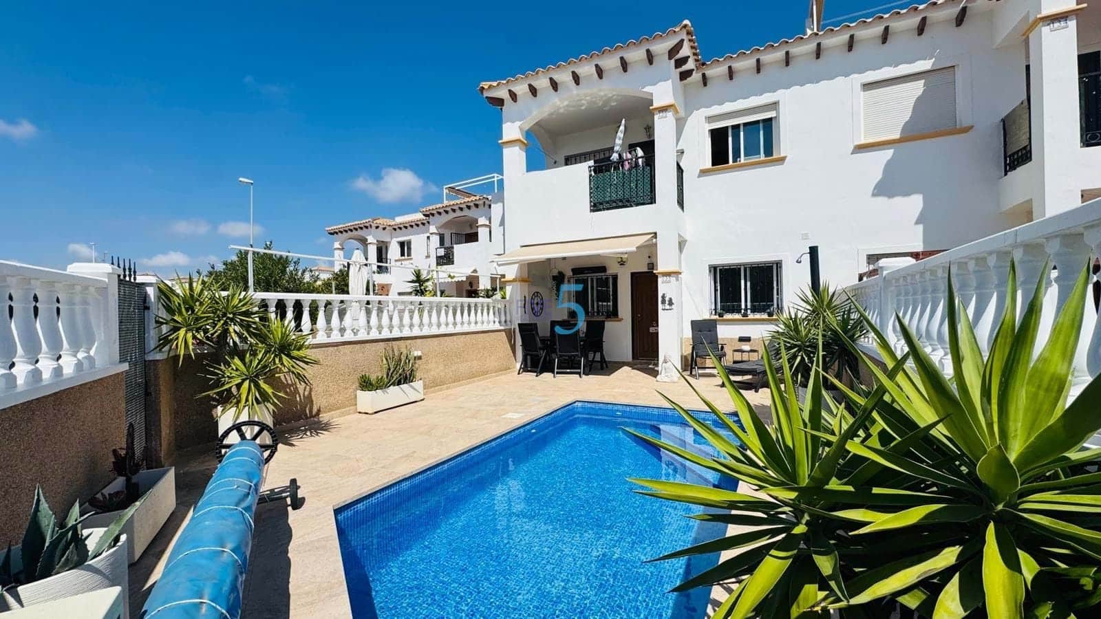 2 makuuhuone Huoneisto myytävänä paikassa Orihuela Costa mukana uima-altaan 
autotalli - 239 000 € (Ref: 9716689)