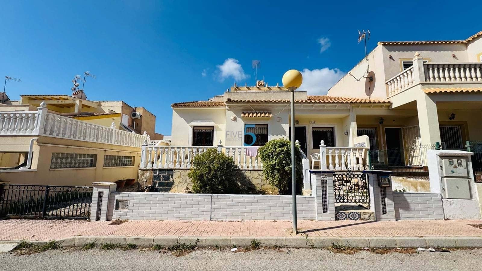 2 bedroom Bungalow for sale in La Florida with garage - € 159,995 (Ref: 9720492)