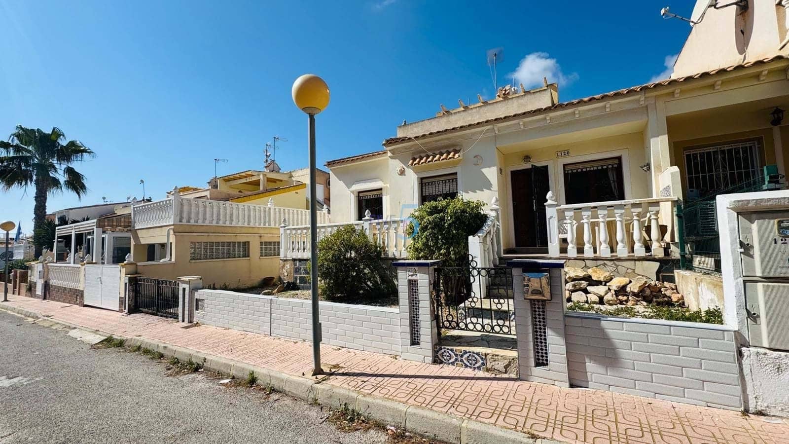 2 bedroom Bungalow for sale in La Florida with garage - € 159,995 (Ref: 9720492)