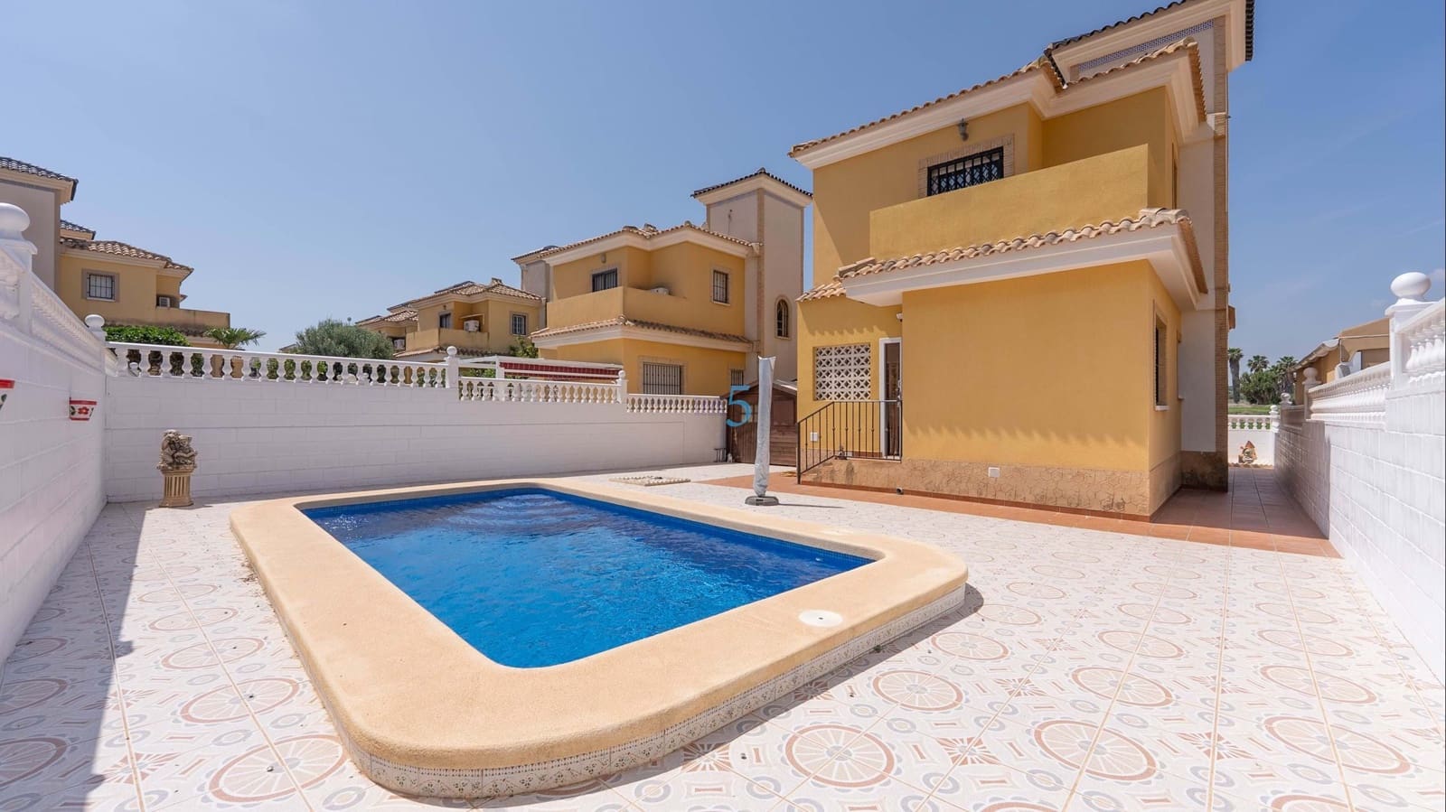 3 bedroom Villa for sale in Lo Crispin with pool - € 285,000 (Ref: 9720902)
