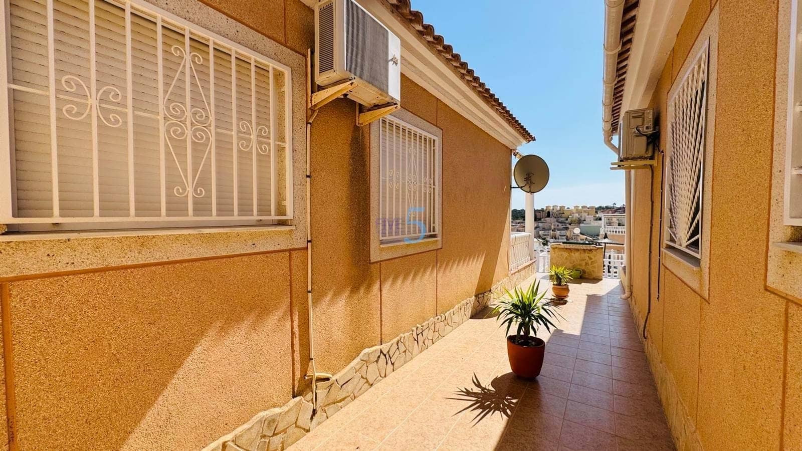 2 soveværelse Bungalow til salg i Ciudad Quesada med swimmingpool - € 167.950 (Ref: 9723558)