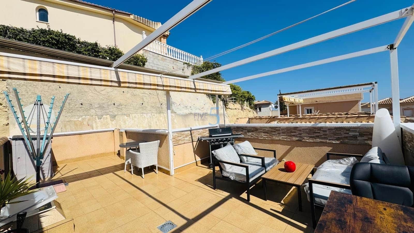 2 soveværelse Bungalow til salg i Ciudad Quesada med swimmingpool - € 167.950 (Ref: 9723558)