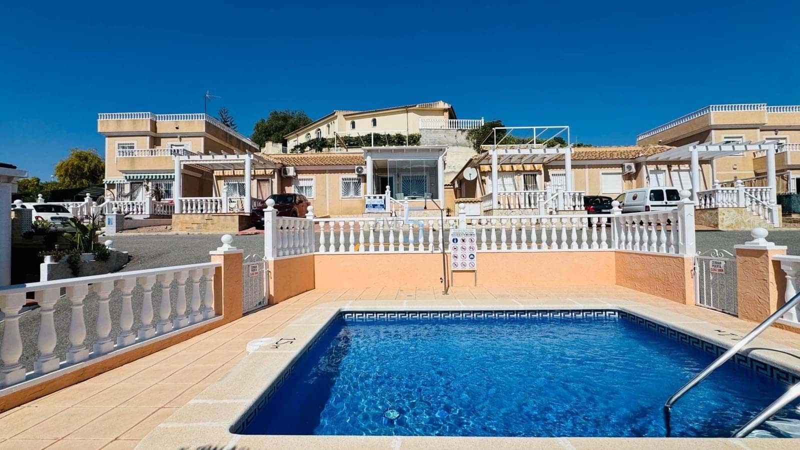 2 soveværelse Bungalow til salg i Ciudad Quesada med swimmingpool - € 167.950 (Ref: 9723558)