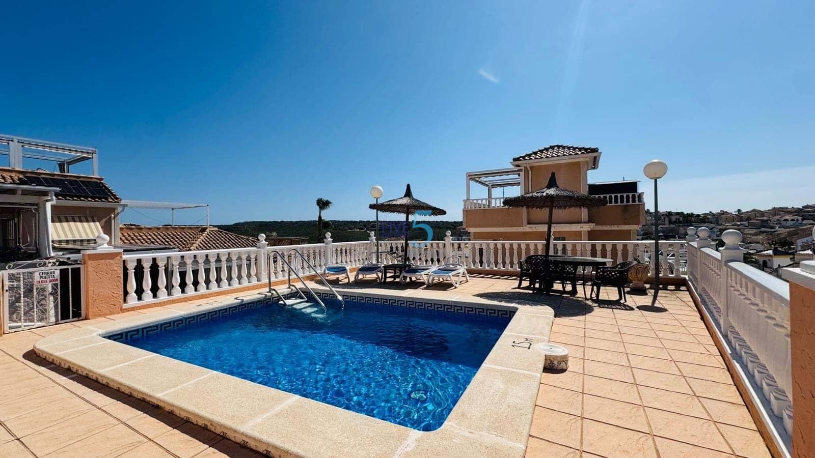 2 soveværelse Bungalow til salg i Ciudad Quesada med swimmingpool - € 167.950 (Ref: 9723558)