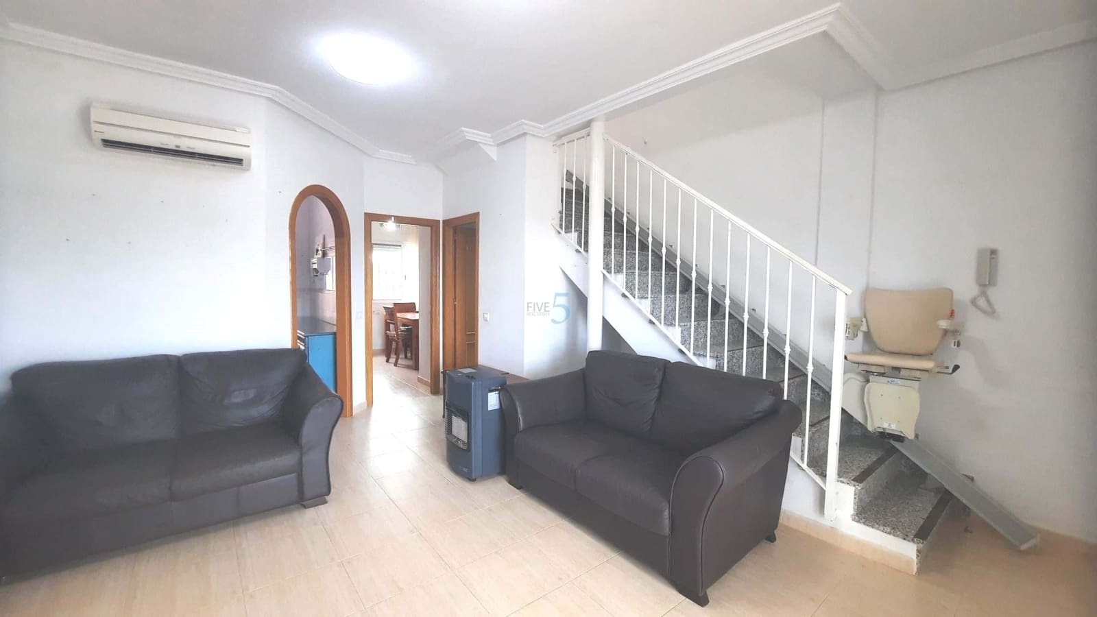 3 soveværelse Semi-Rækkehus til salg i Casas Blancas med swimmingpool - € 129.999 (Ref: 9725028)