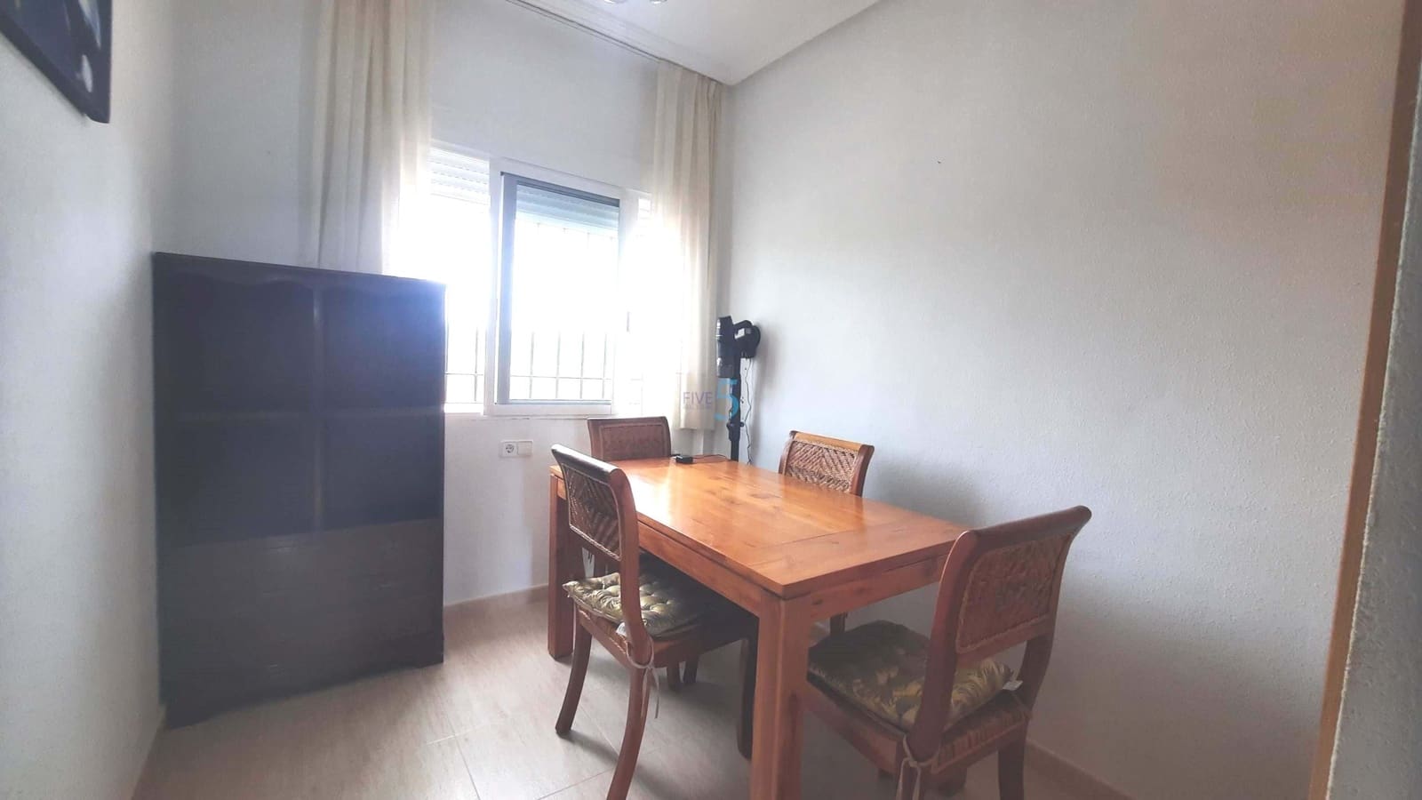 3 soveværelse Semi-Rækkehus til salg i Casas Blancas med swimmingpool - € 129.999 (Ref: 9725028)