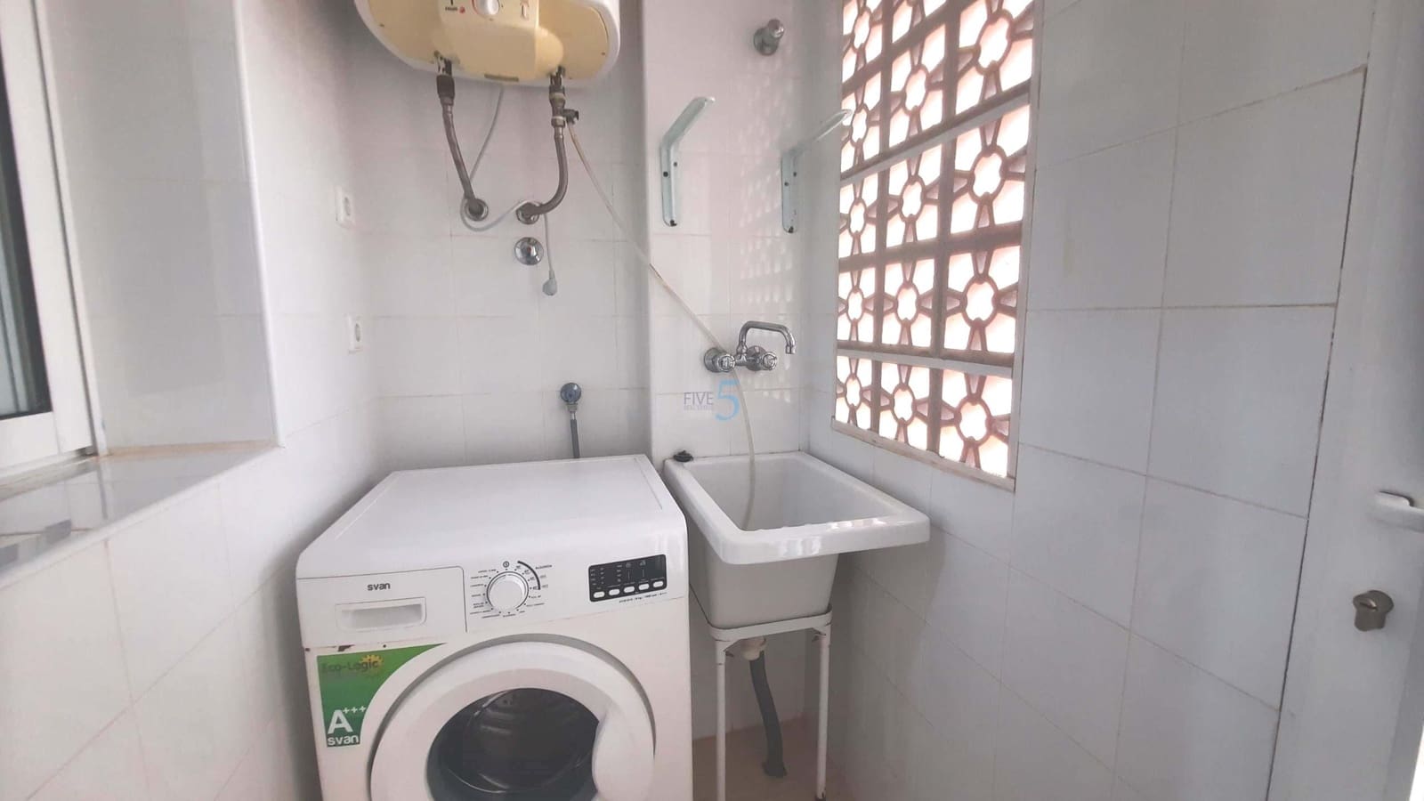 3 soveværelse Semi-Rækkehus til salg i Casas Blancas med swimmingpool - € 129.999 (Ref: 9725028)