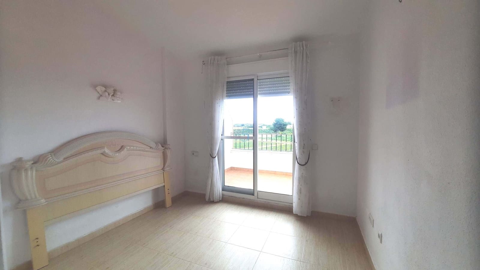 3 soveværelse Semi-Rækkehus til salg i Casas Blancas med swimmingpool - € 129.999 (Ref: 9725028)