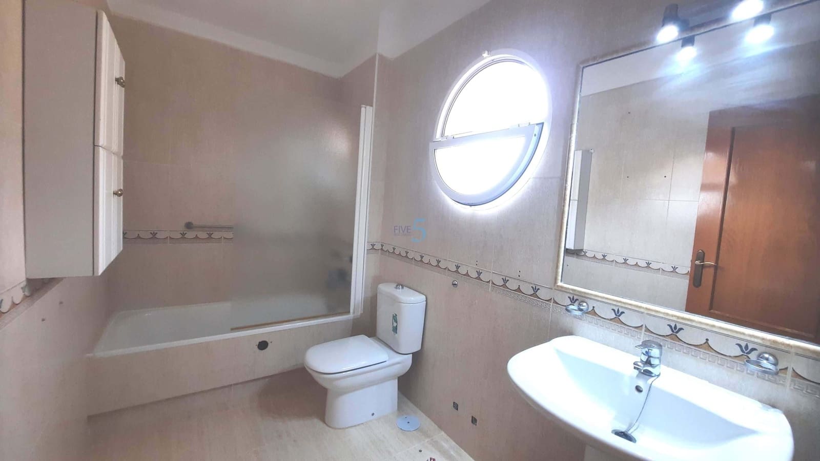 3 soveværelse Semi-Rækkehus til salg i Casas Blancas med swimmingpool - € 129.999 (Ref: 9725028)