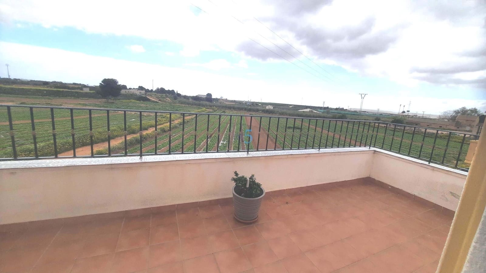 3 soveværelse Semi-Rækkehus til salg i Casas Blancas med swimmingpool - € 129.999 (Ref: 9725028)