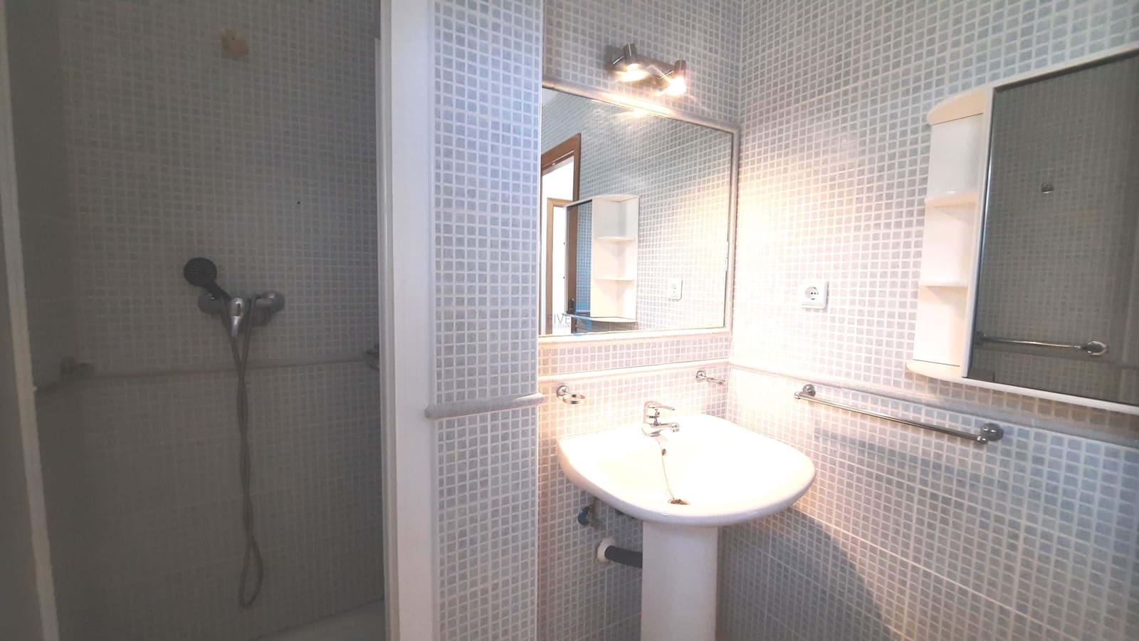 3 soveværelse Semi-Rækkehus til salg i Casas Blancas med swimmingpool - € 129.999 (Ref: 9725028)