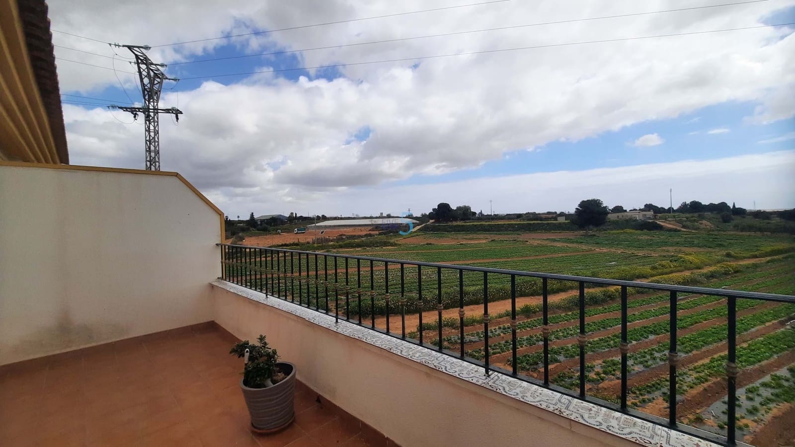 3 soveværelse Semi-Rækkehus til salg i Casas Blancas med swimmingpool - € 129.999 (Ref: 9725028)