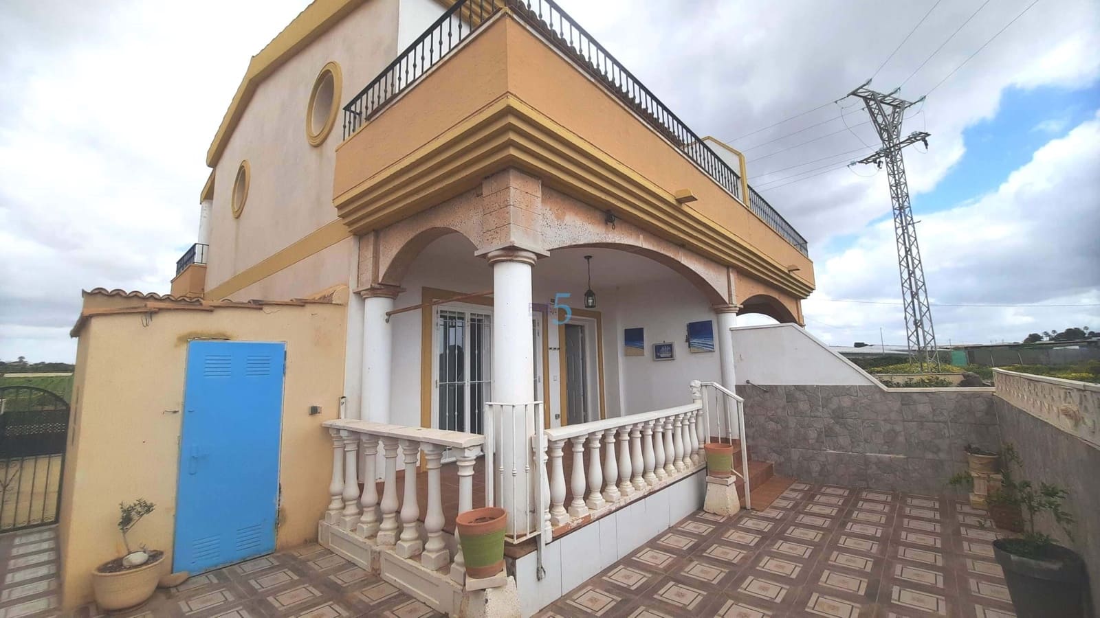 3 soveværelse Semi-Rækkehus til salg i Casas Blancas med swimmingpool - € 129.999 (Ref: 9725028)