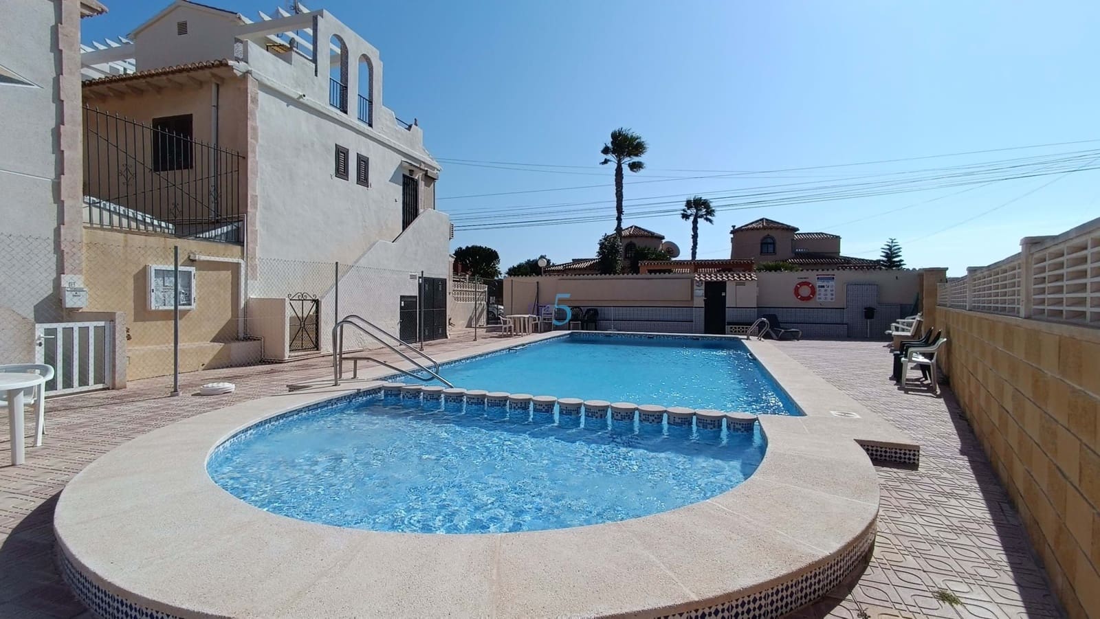 2 Zimmer Haus zu verkaufen in Torrevieja mit Pool - 129.995 € (Ref: 9725030)