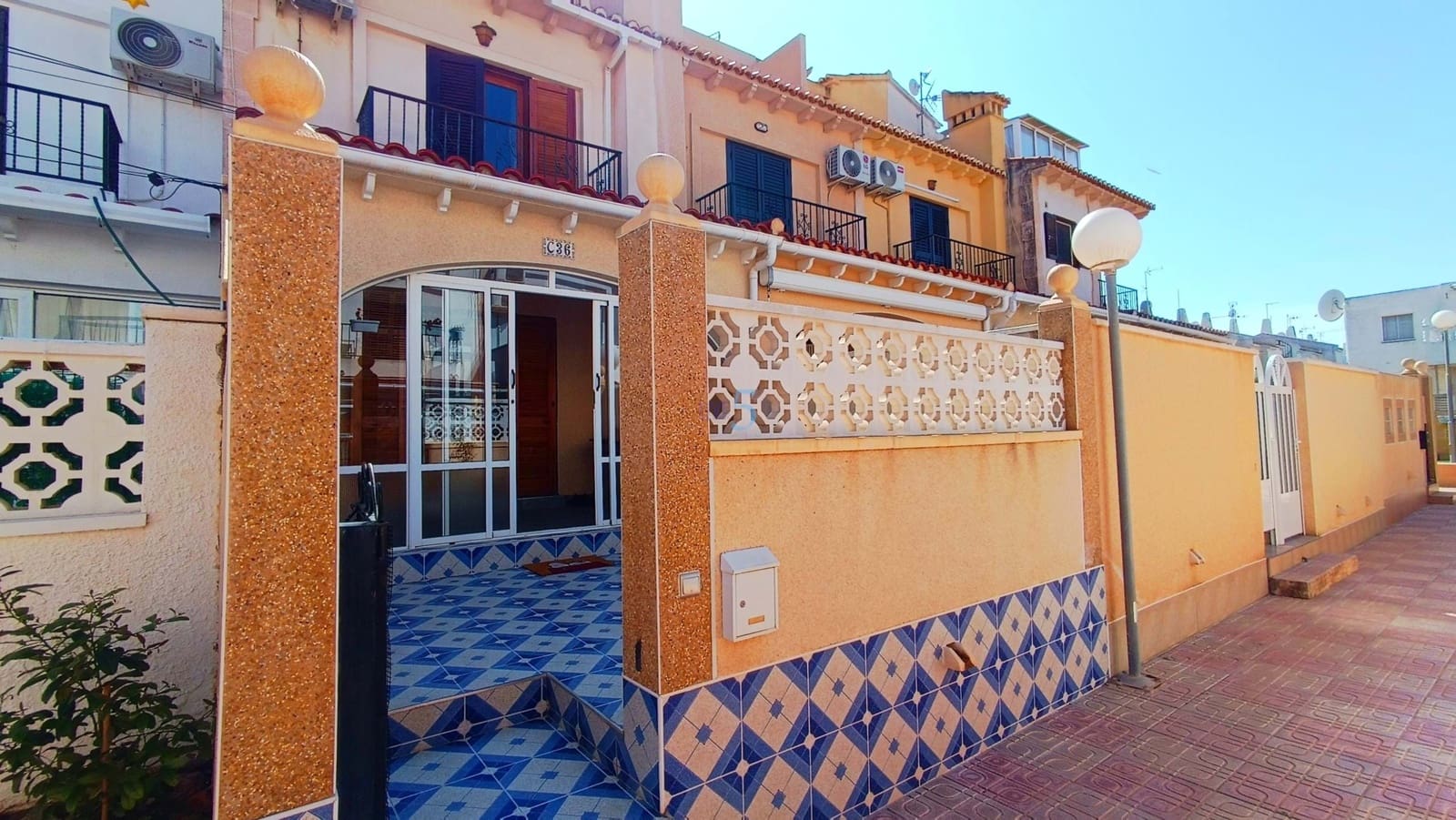 2 Zimmer Haus zu verkaufen in Torrevieja mit Pool - 129.995 € (Ref: 9725030)