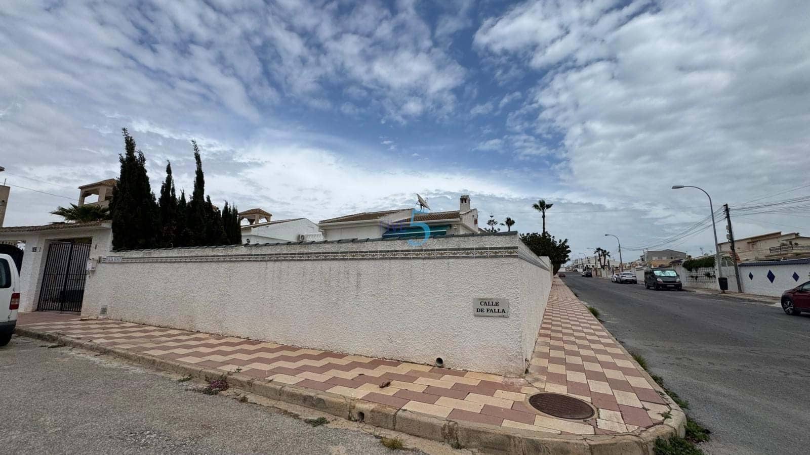 2 slaapkamer Villa te koop in La Siesta met zwembad garage - € 220.000 (Ref: 9727431)