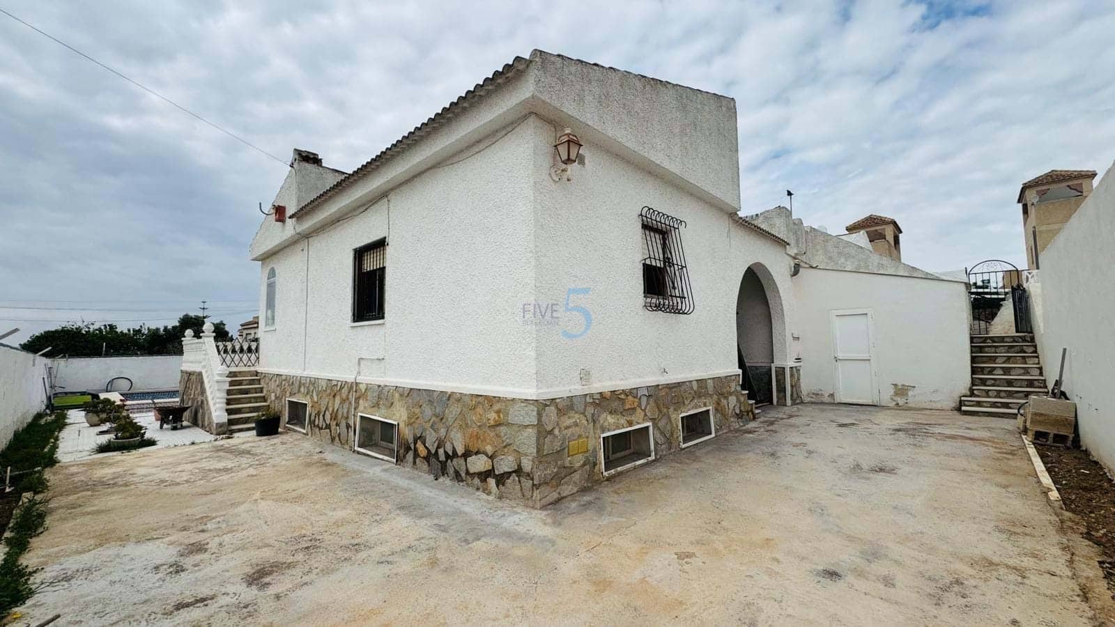 2 slaapkamer Villa te koop in La Siesta met zwembad garage - € 220.000 (Ref: 9727431)