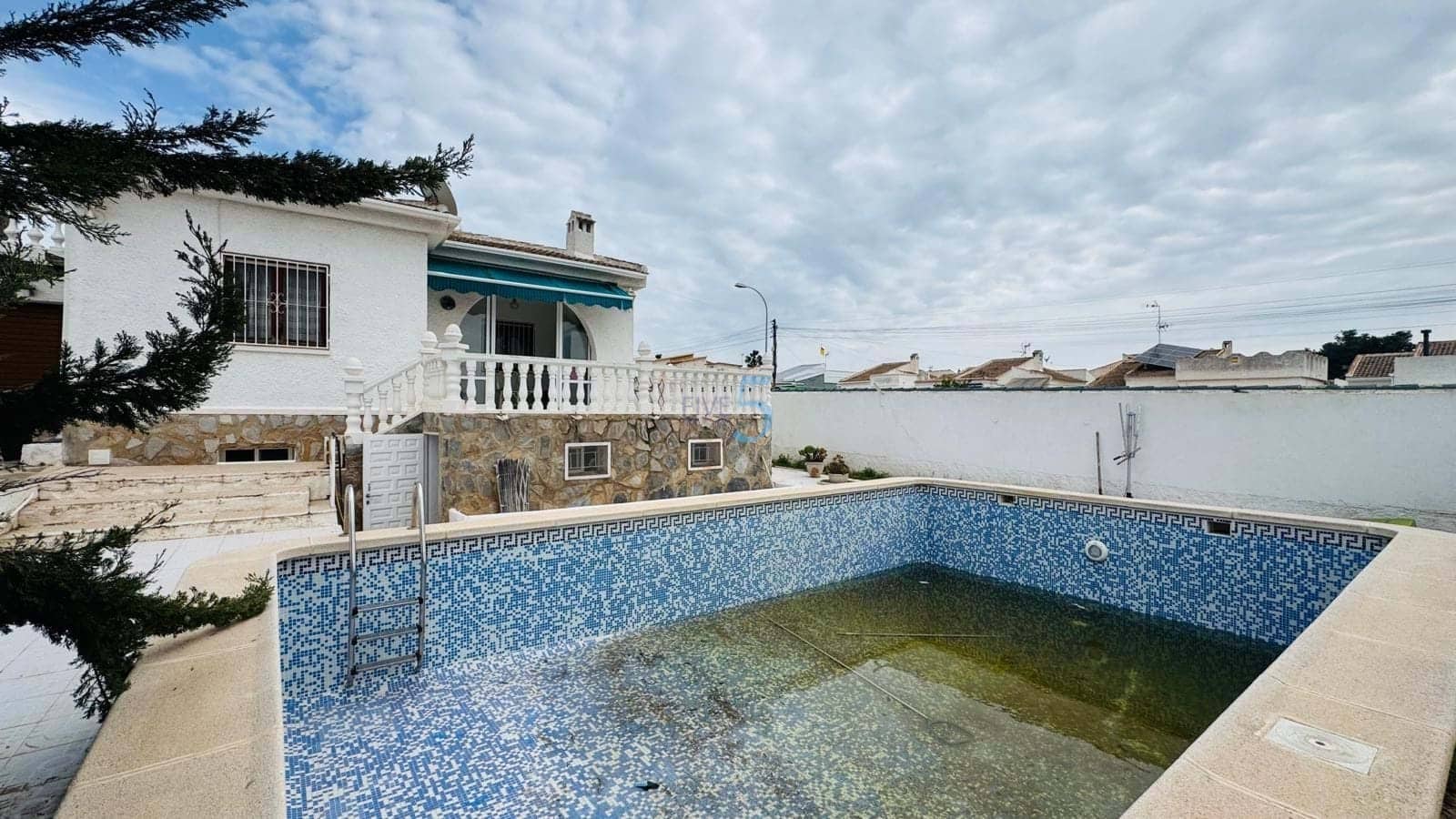 2 slaapkamer Villa te koop in La Siesta met zwembad garage - € 220.000 (Ref: 9727431)