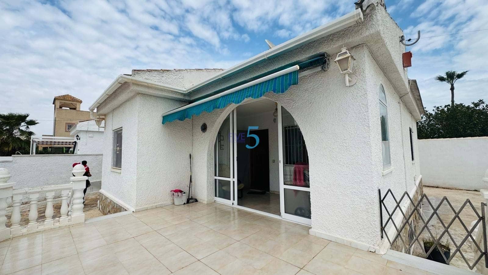 2 slaapkamer Villa te koop in La Siesta met zwembad garage - € 220.000 (Ref: 9727431)