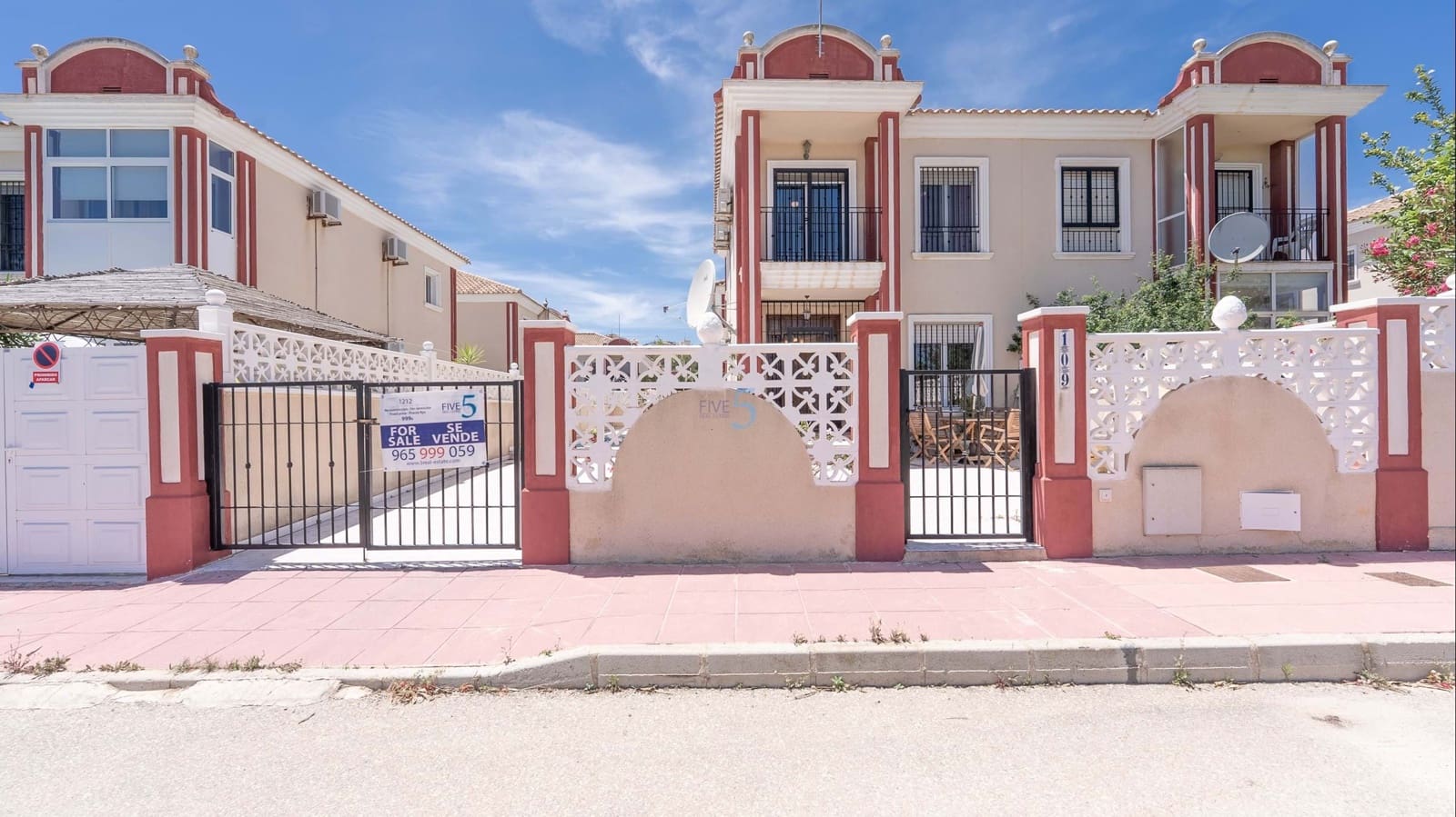 3 bedroom Townhouse for sale in Dehesa de Campoamor with pool - € 249,500 (Ref: 9727434)