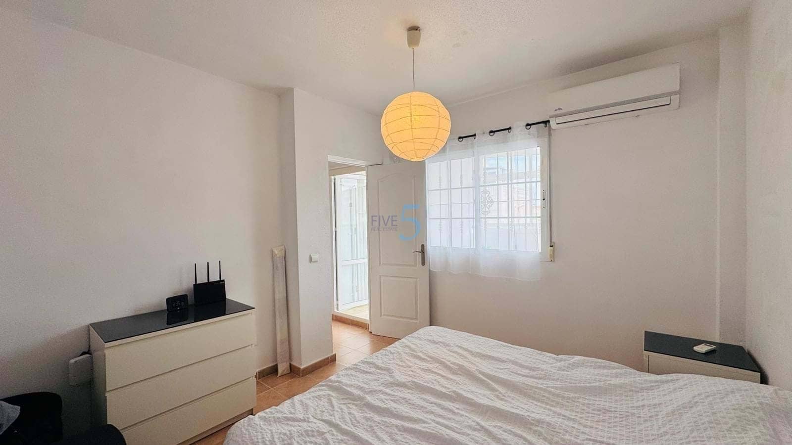 2 Zimmer Haus zu verkaufen in Torrevieja mit Pool - 195.000 € (Ref: 9727537)