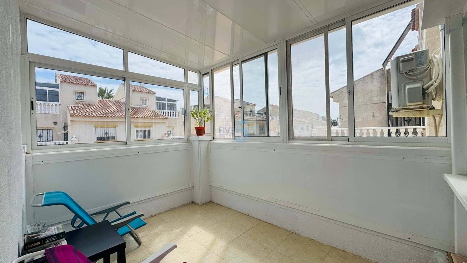 2 Zimmer Haus zu verkaufen in Torrevieja mit Pool - 195.000 € (Ref: 9727537)