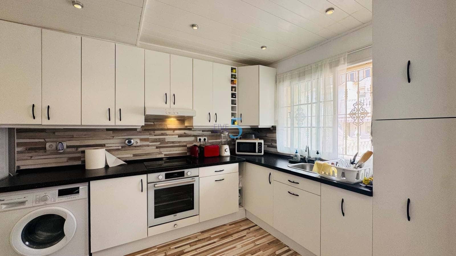 2 Zimmer Haus zu verkaufen in Torrevieja mit Pool - 195.000 € (Ref: 9727537)