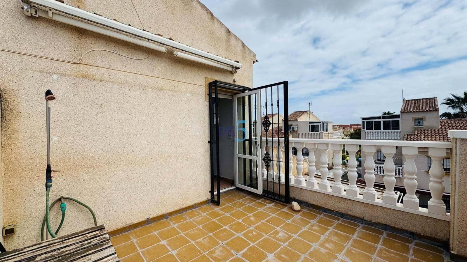 2 Zimmer Haus zu verkaufen in Torrevieja mit Pool - 195.000 € (Ref: 9727537)