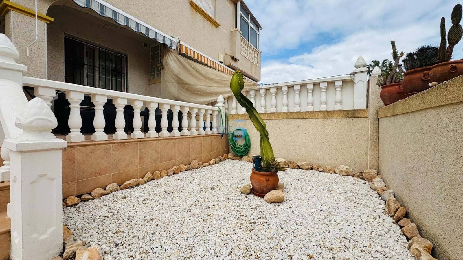 2 Zimmer Haus zu verkaufen in Torrevieja mit Pool - 195.000 € (Ref: 9727537)