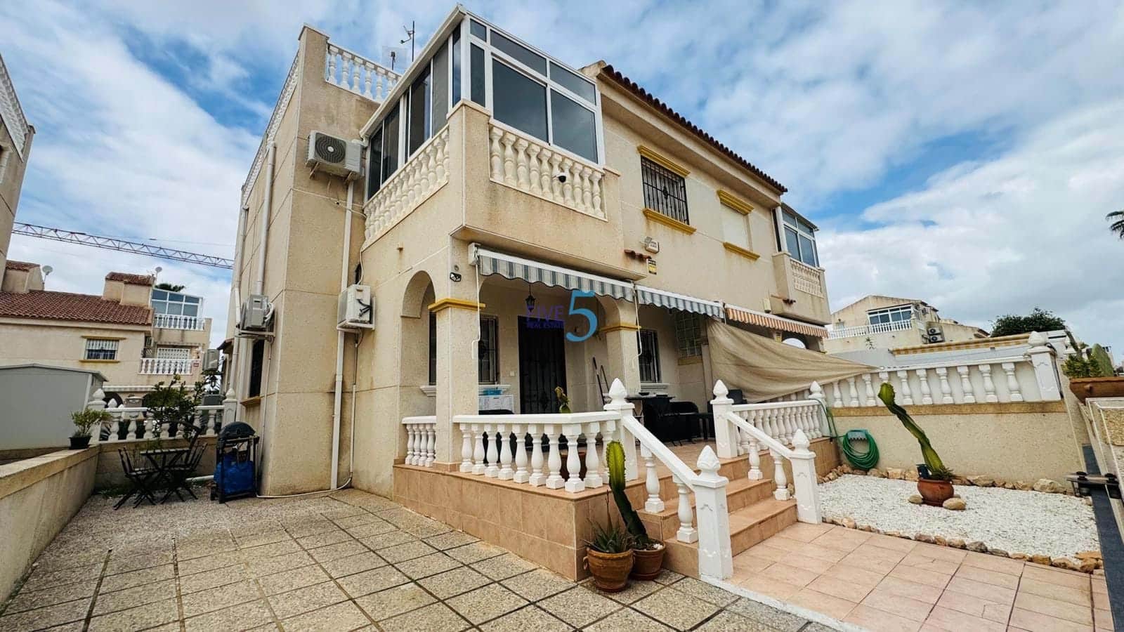 2 Zimmer Haus zu verkaufen in Torrevieja mit Pool - 195.000 € (Ref: 9727537)