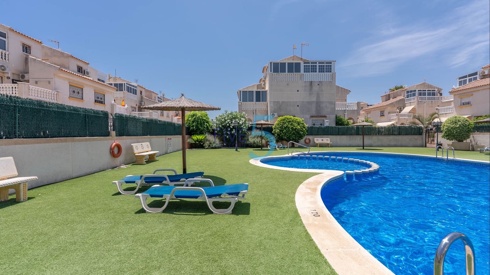 2 soverom Hus til salgs i Torrevieja med svømmebasseng - € 195 000 (Ref: 9727537)