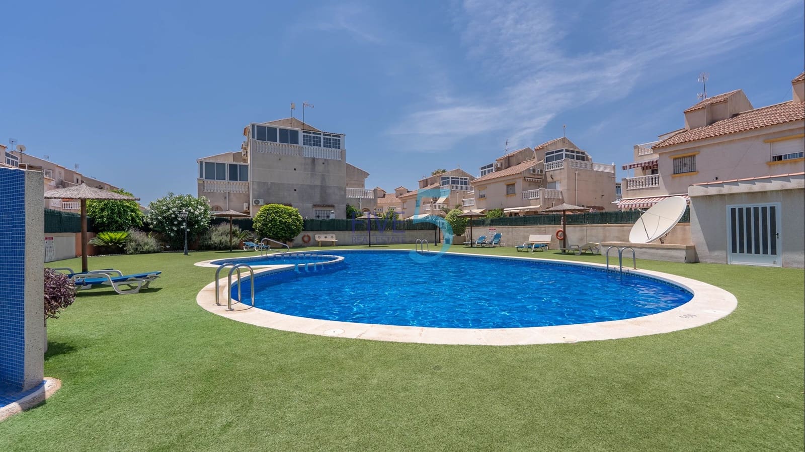 2 soverom Hus til salgs i Torrevieja med svømmebasseng - € 195 000 (Ref: 9727537)