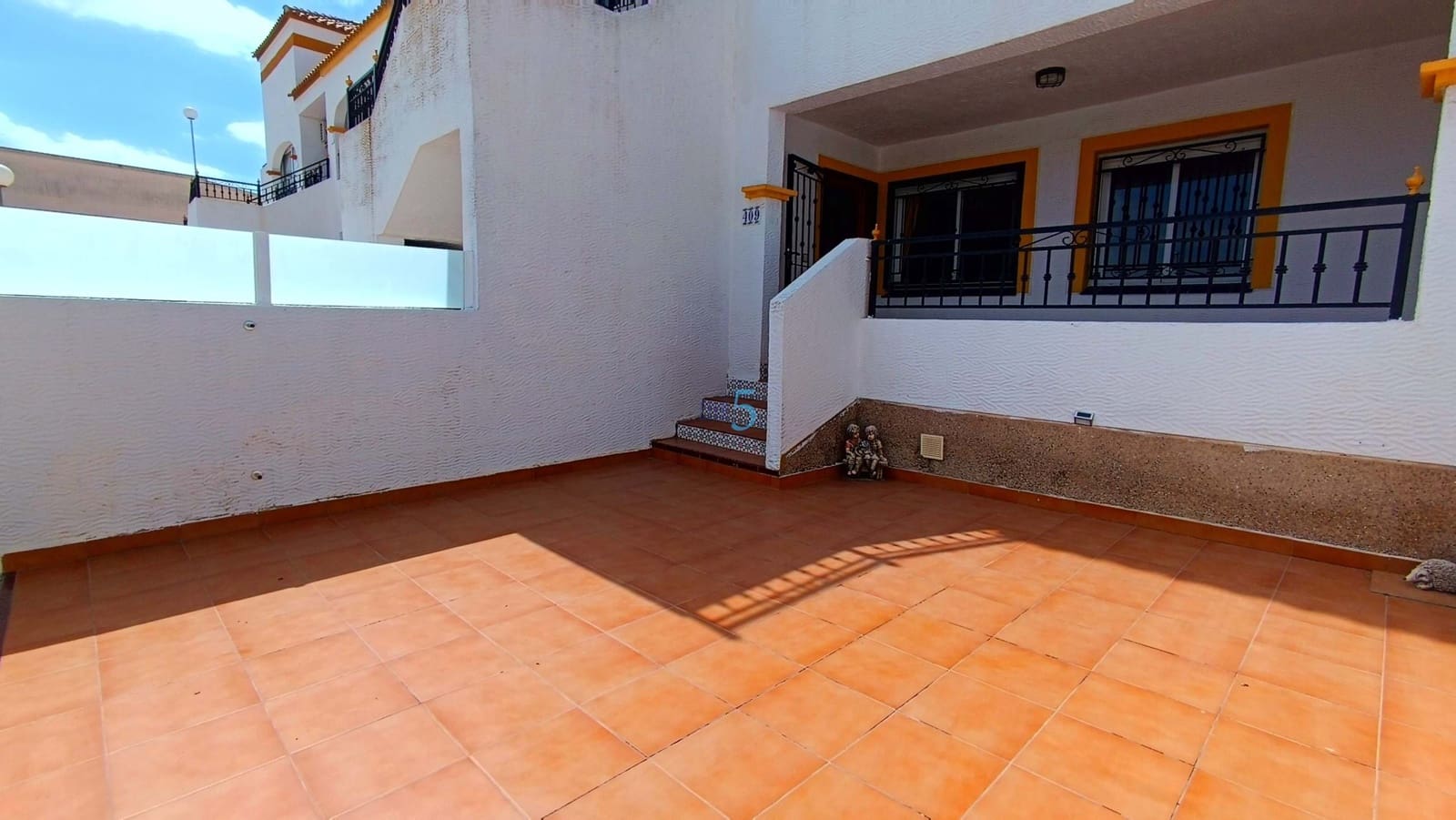 2 bedroom Apartment for sale in Vistabella with pool garage - € 120,000 (Ref: 9730856)