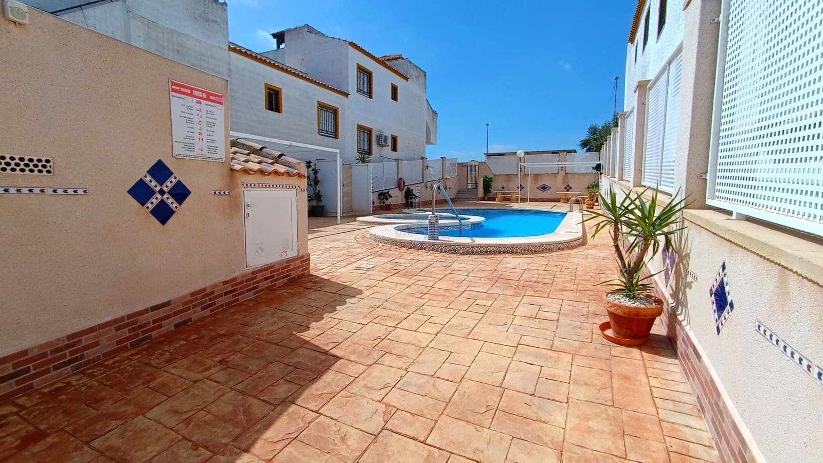 2 bedroom Apartment for sale in Vistabella with pool garage - € 120,000 (Ref: 9730856)