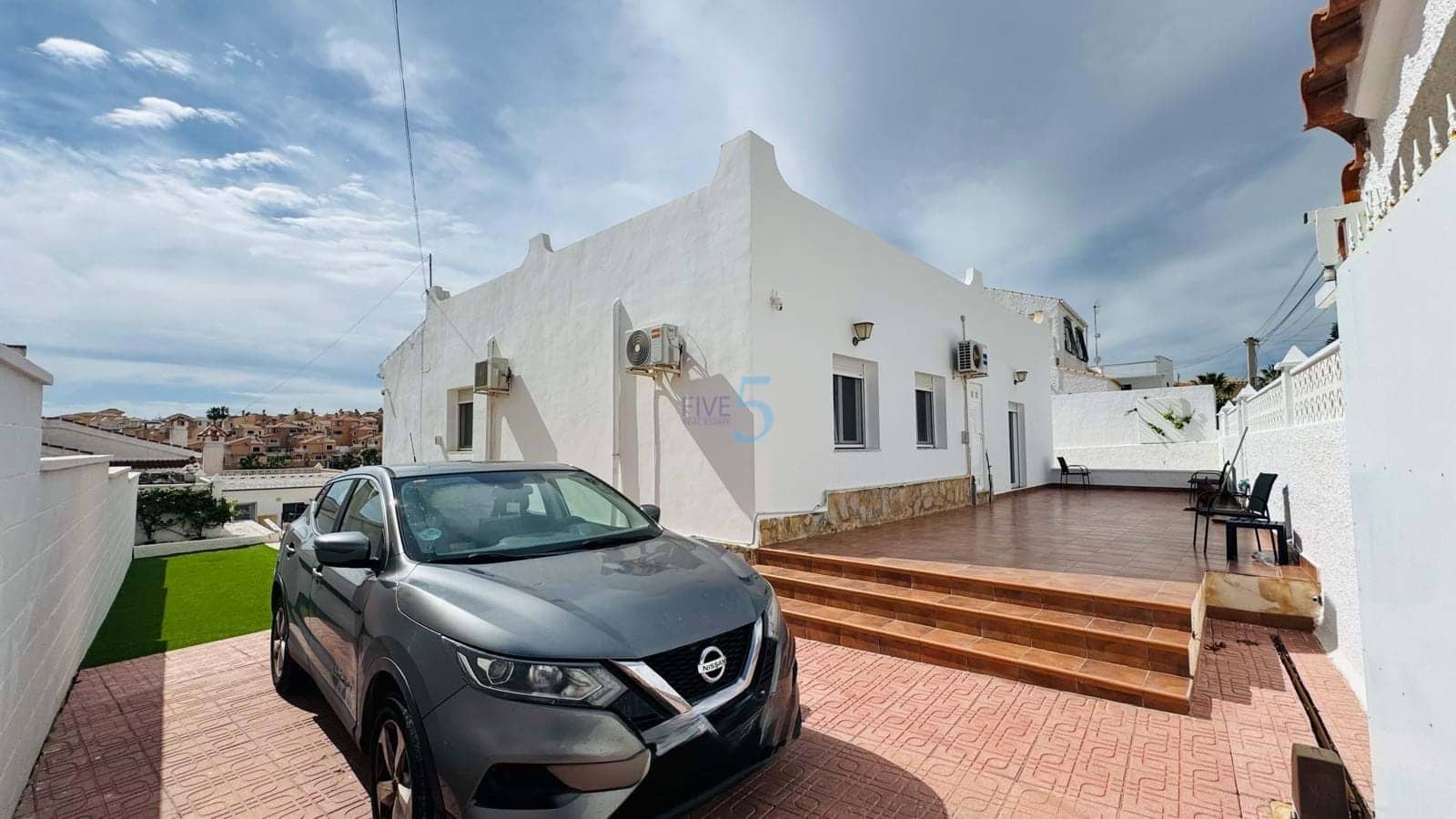 3 makuuhuone Huvila myytävänä paikassa Villamartin mukana uima-altaan - 410 000 € (Ref: 9731160)