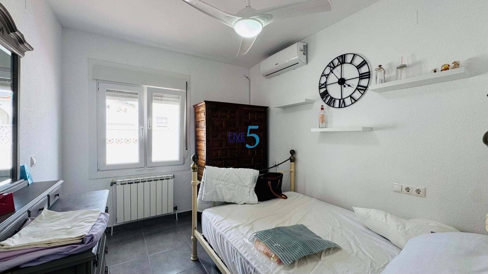 3 makuuhuone Huvila myytävänä paikassa Villamartin mukana uima-altaan - 410 000 € (Ref: 9731160)