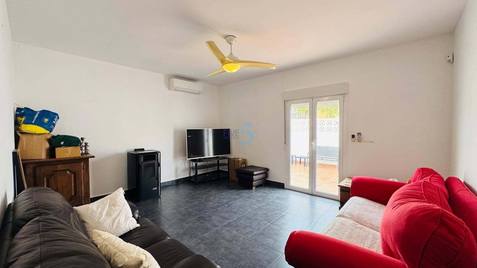 3 makuuhuone Huvila myytävänä paikassa Villamartin mukana uima-altaan - 410 000 € (Ref: 9731160)