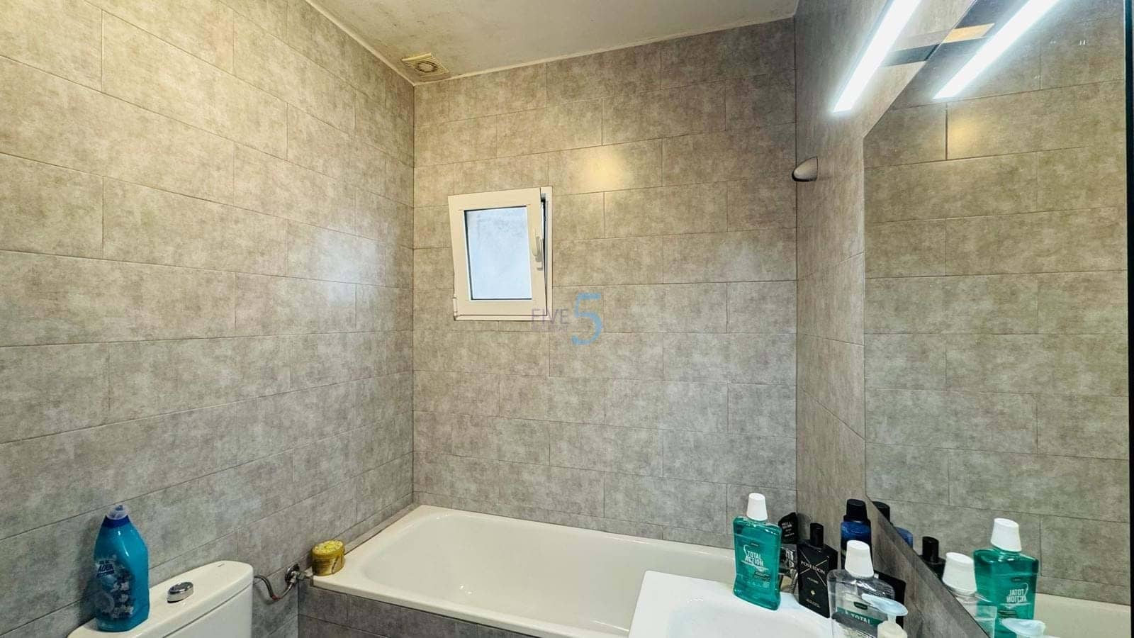 3 makuuhuone Huvila myytävänä paikassa Villamartin mukana uima-altaan - 410 000 € (Ref: 9731160)