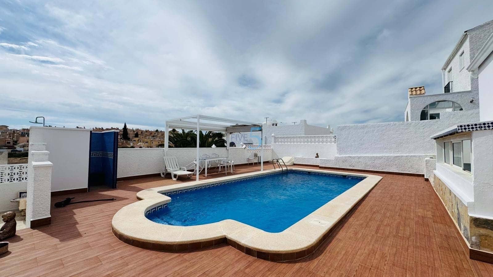 3 makuuhuone Huvila myytävänä paikassa Villamartin mukana uima-altaan - 410 000 € (Ref: 9731160)