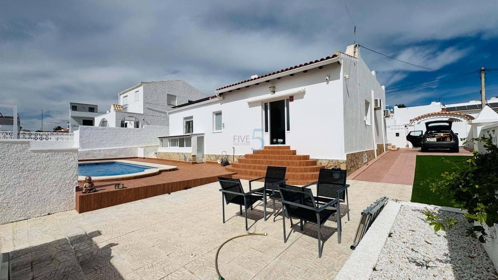 3 makuuhuone Huvila myytävänä paikassa Villamartin mukana uima-altaan - 410 000 € (Ref: 9731160)