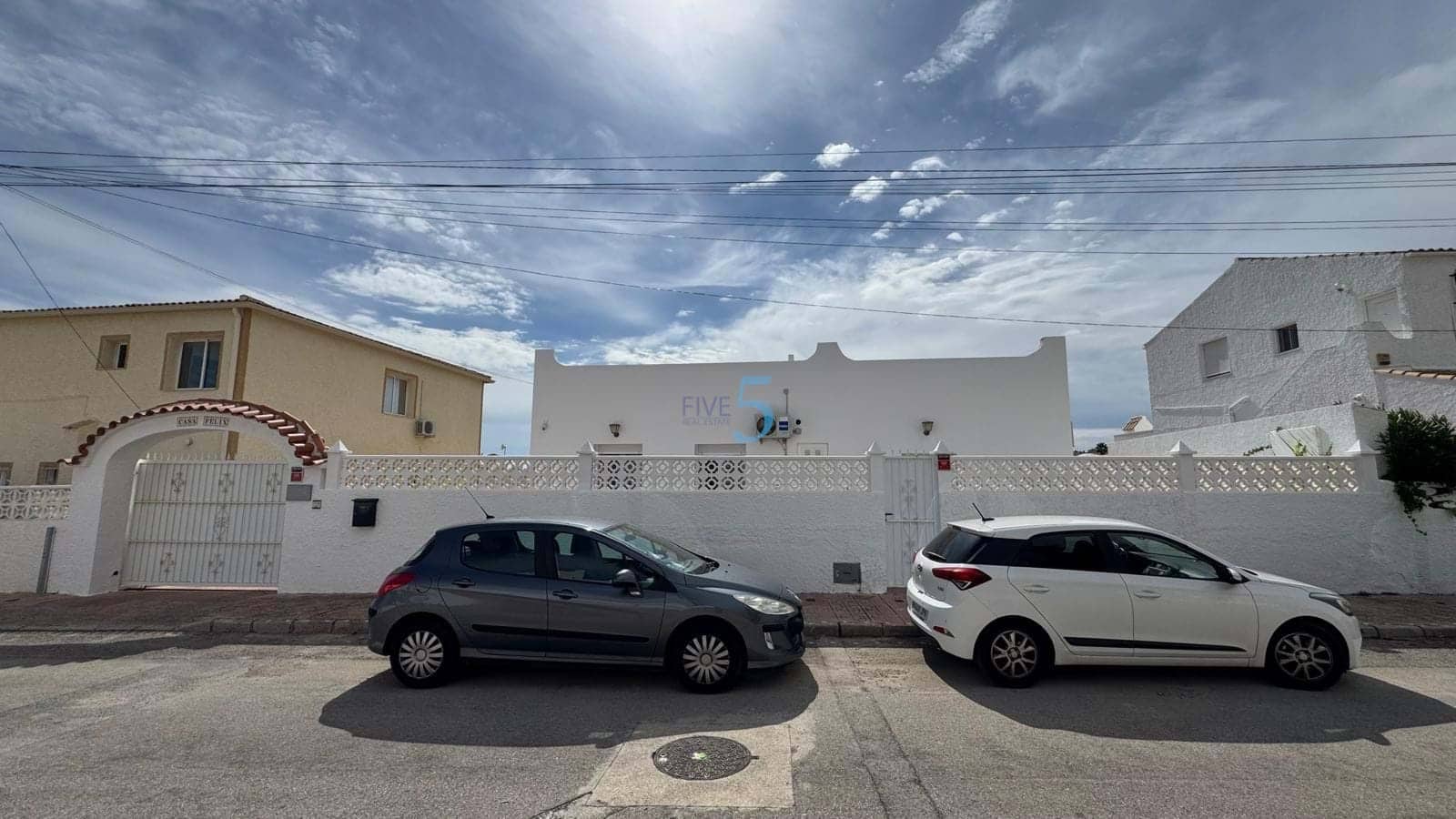 3 makuuhuone Huvila myytävänä paikassa Villamartin mukana uima-altaan - 410 000 € (Ref: 9731160)