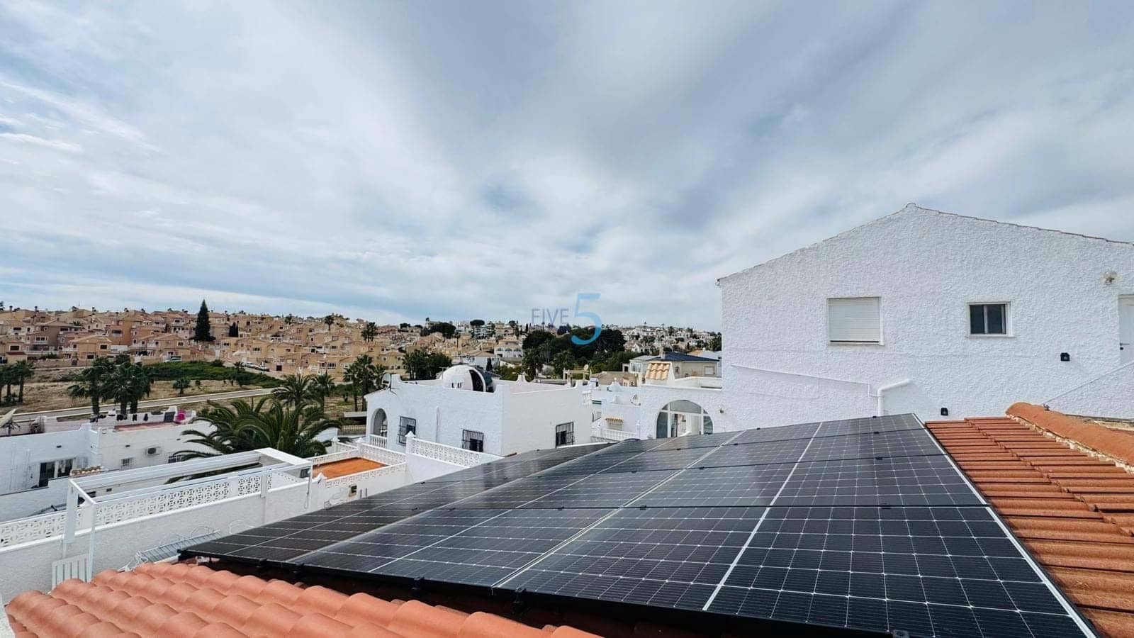 3 makuuhuone Huvila myytävänä paikassa Villamartin mukana uima-altaan - 410 000 € (Ref: 9731160)