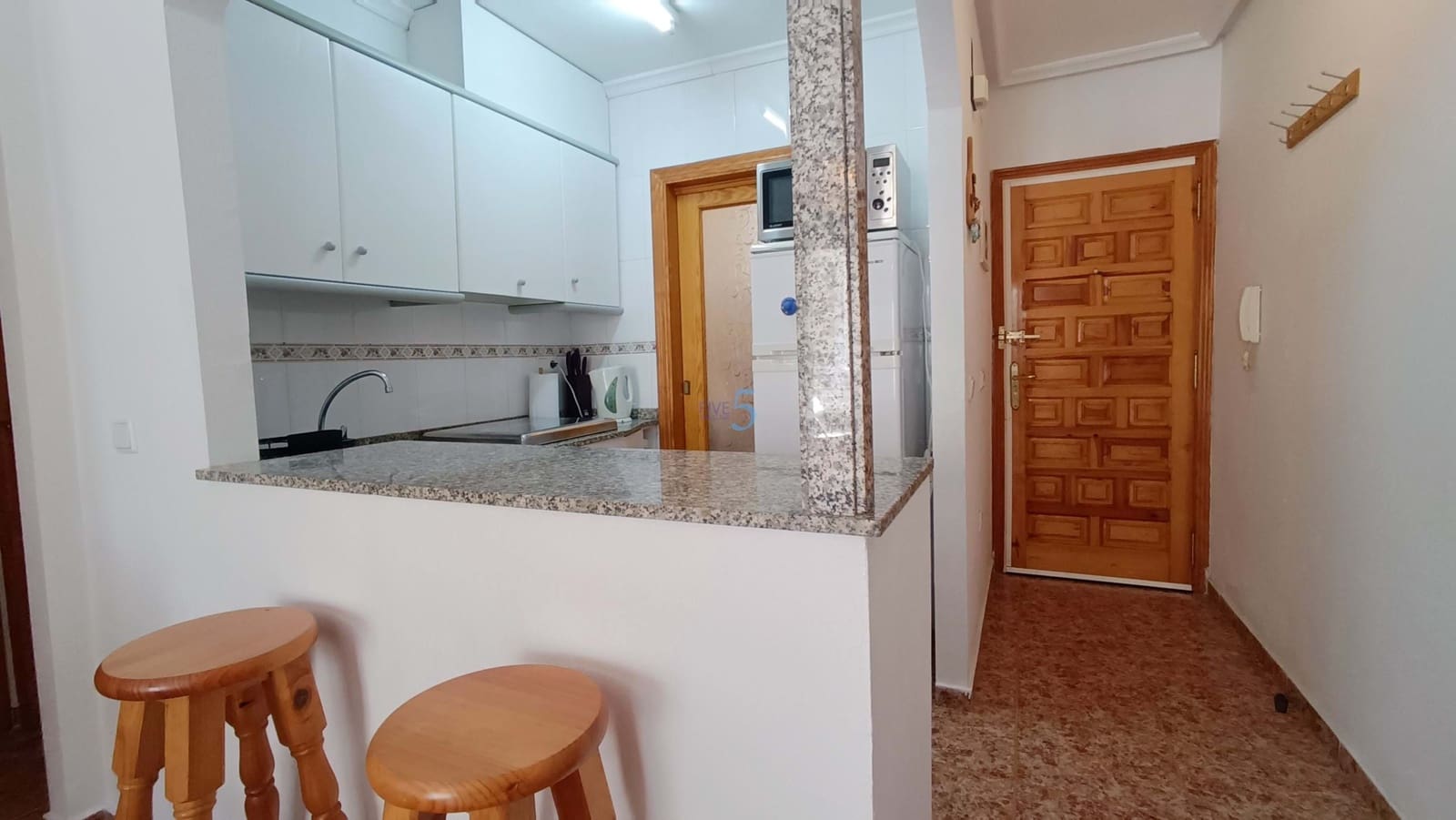 2 bedroom Apartment for sale in Torrevieja with pool garage - € 125,000 (Ref: 9731161)