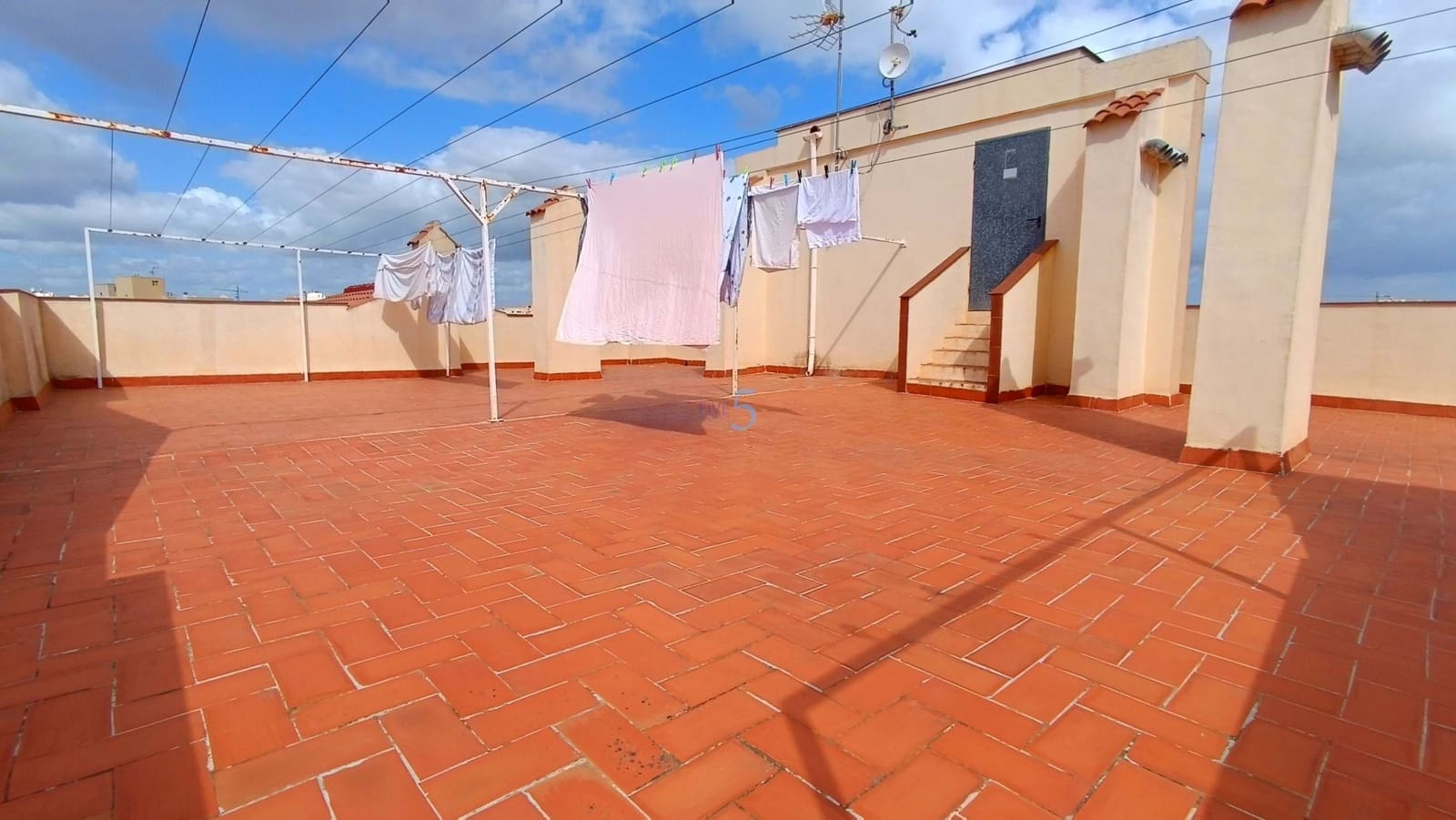 2 bedroom Apartment for sale in Torrevieja with pool garage - € 125,000 (Ref: 9731161)