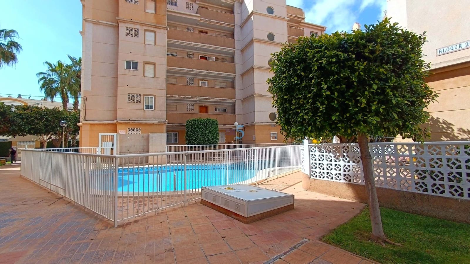 2 bedroom Apartment for sale in Torrevieja with pool garage - € 125,000 (Ref: 9731161)