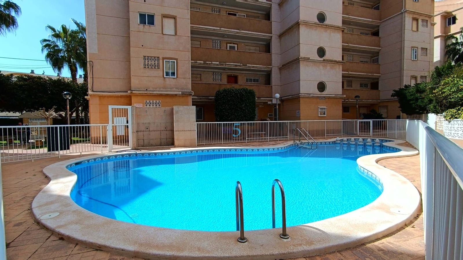 2 bedroom Apartment for sale in Torrevieja with pool garage - € 125,000 (Ref: 9731161)