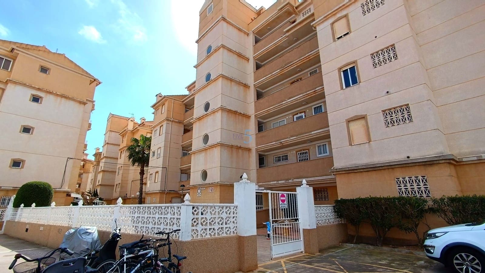 2 bedroom Apartment for sale in Torrevieja with pool garage - € 125,000 (Ref: 9731161)