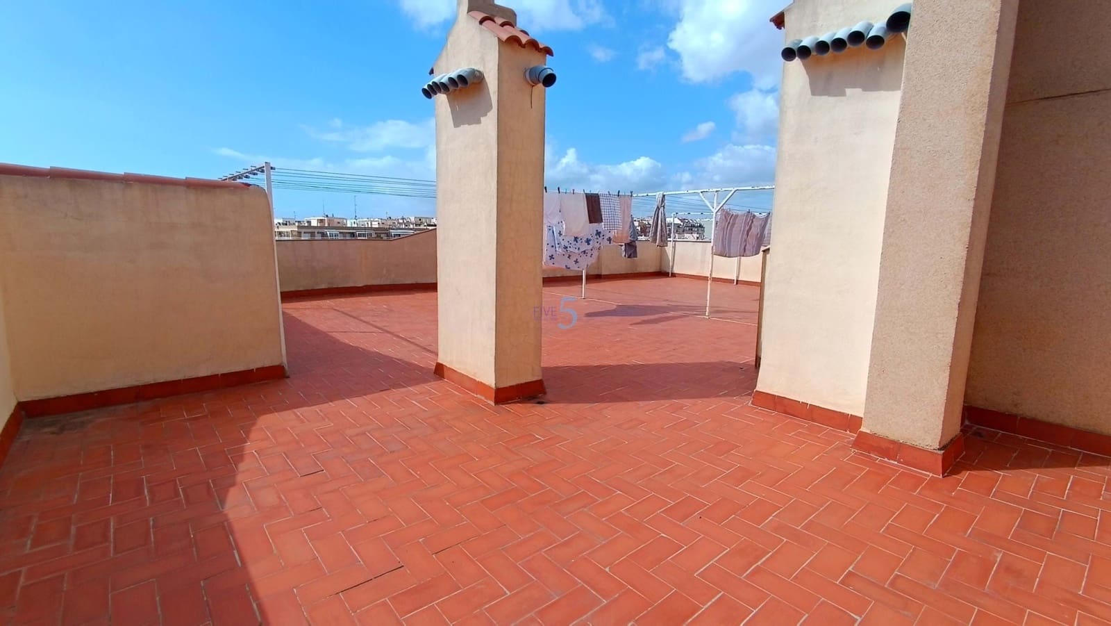2 bedroom Apartment for sale in Torrevieja with pool garage - € 125,000 (Ref: 9731161)