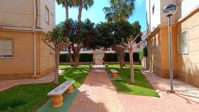 2 bedroom Apartment for sale in Torrevieja with pool garage - € 125,000 (Ref: 9731161)
