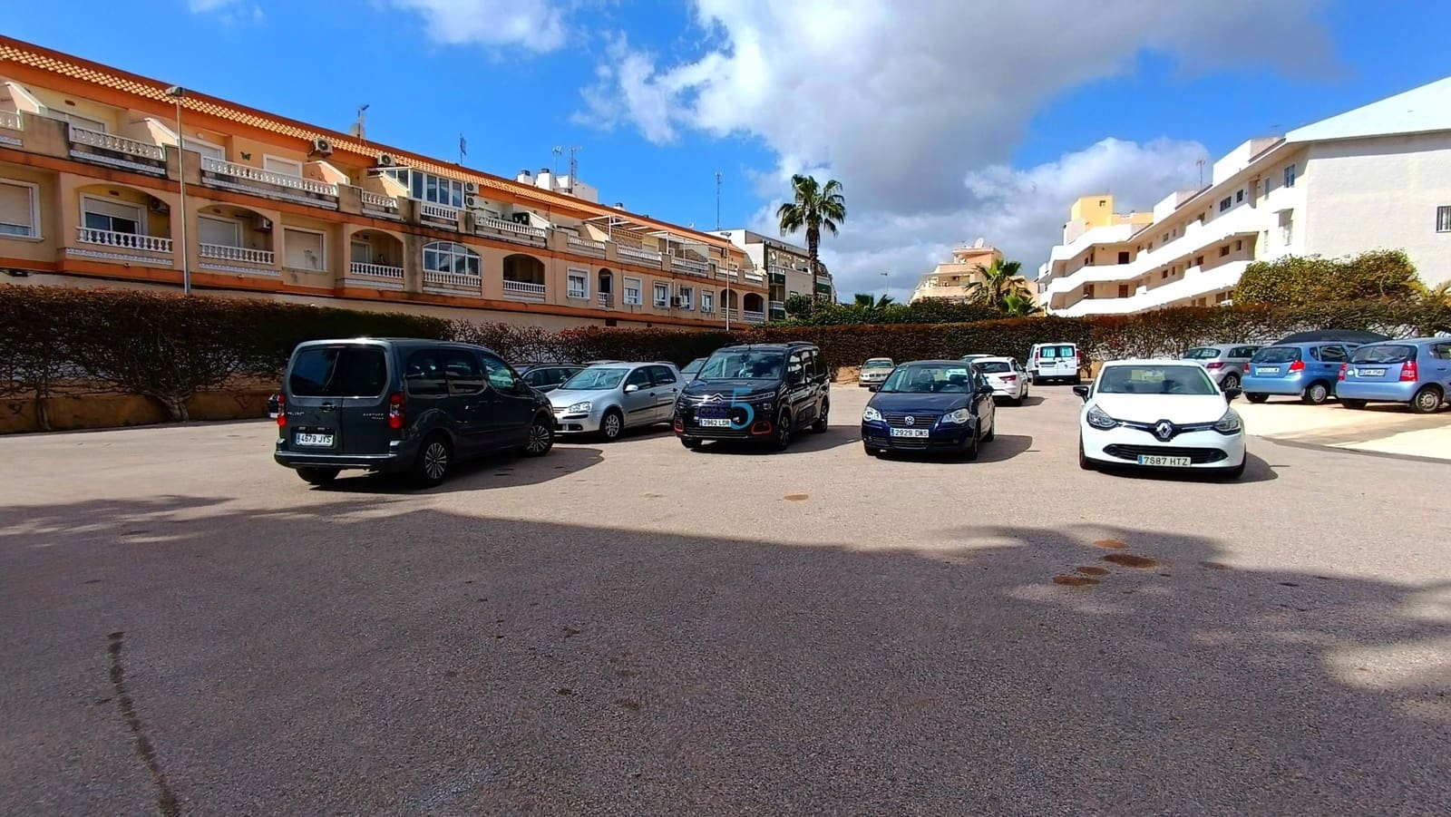 2 bedroom Apartment for sale in Torrevieja with pool garage - € 125,000 (Ref: 9731161)